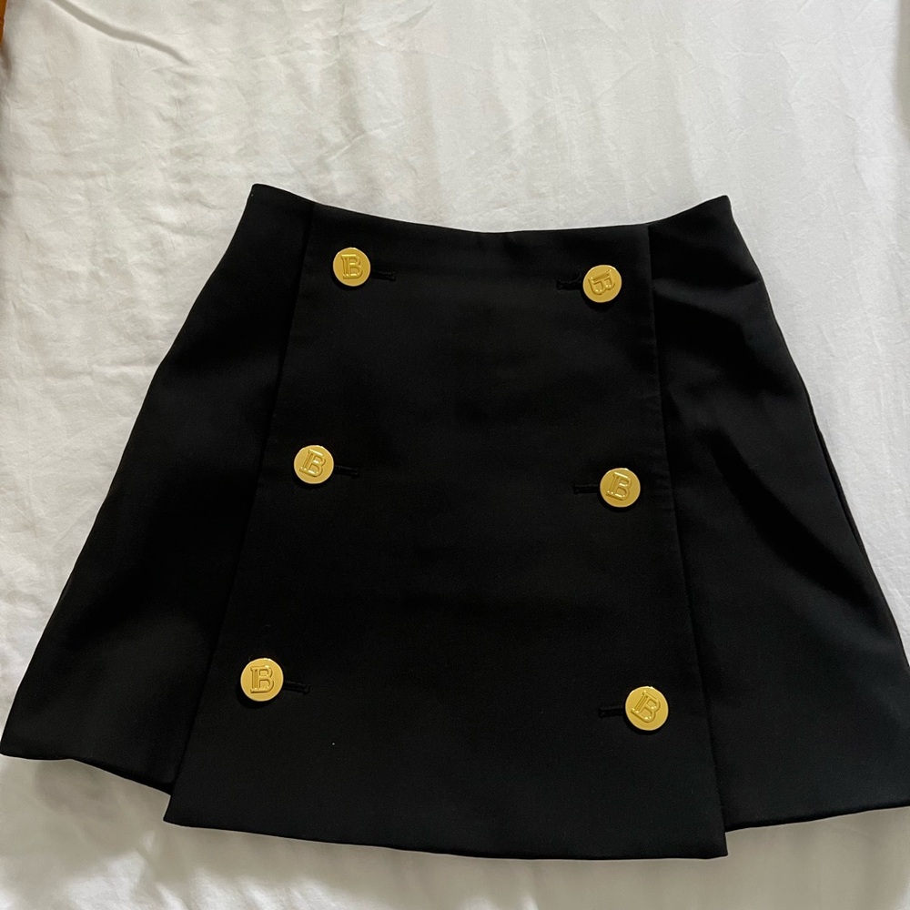 Black mini skirt with buttons
